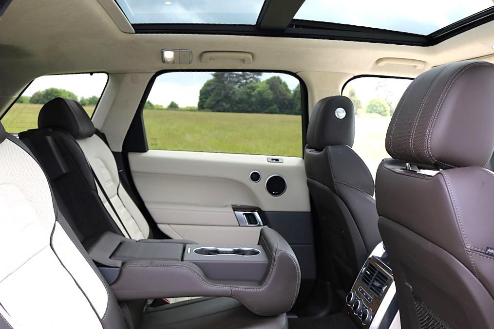 Land Rover Range Rover Sport 3.0 SD V6 Autobiography Dynamic SUV 5dr Diesel Auto 4WD Euro 6 (s/s) (306 ps)