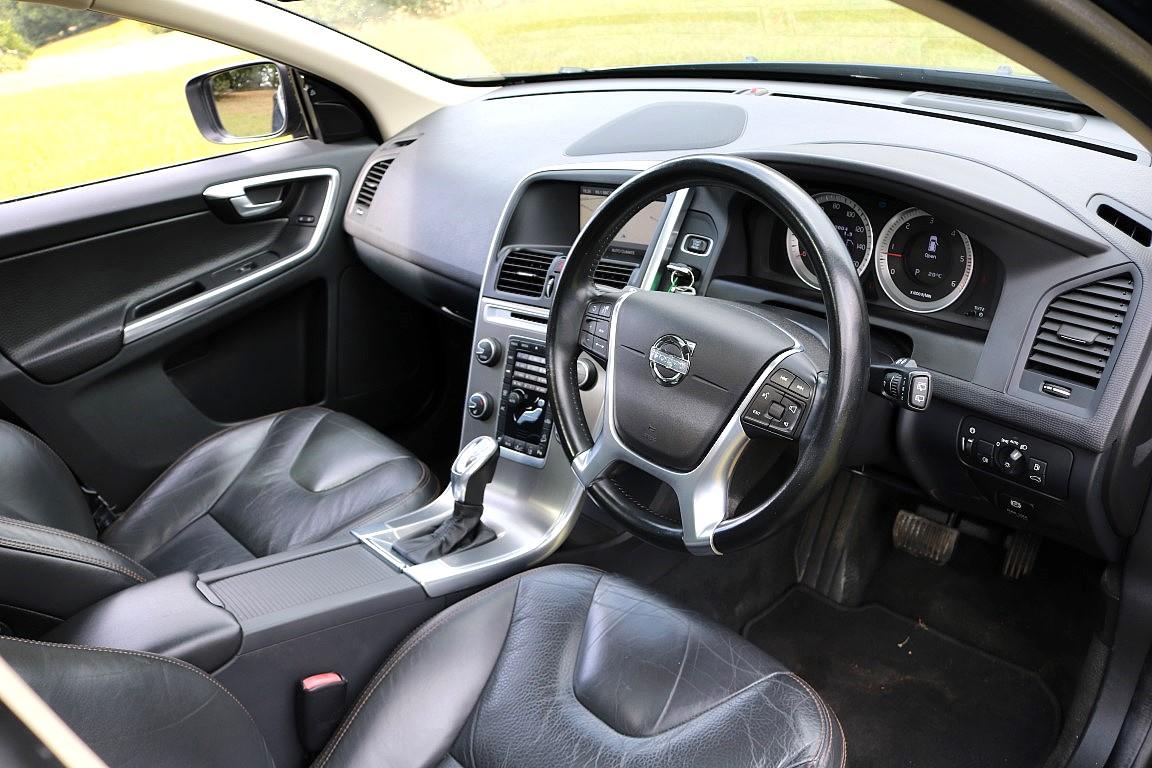 Volvo XC60 2.4 D5 SE Lux Nav SUV 5dr Diesel Geartronic AWD Euro 5 (215 ps)