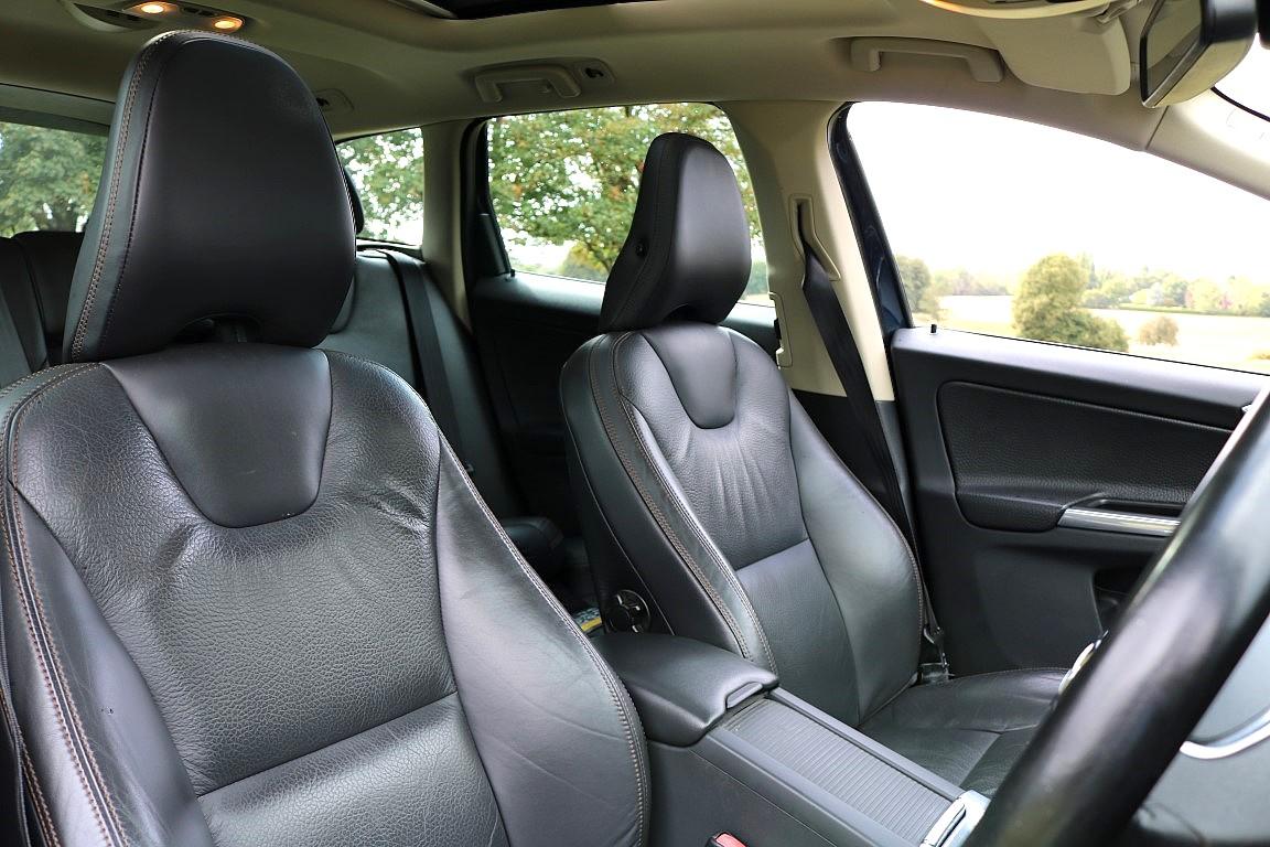 Volvo XC60 2.4 D5 SE Lux Nav SUV 5dr Diesel Geartronic AWD Euro 5 (215 ps)