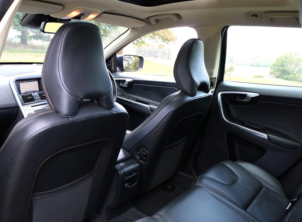 Volvo XC60 2.4 D5 SE Lux Nav SUV 5dr Diesel Geartronic AWD Euro 5 (215 ps)