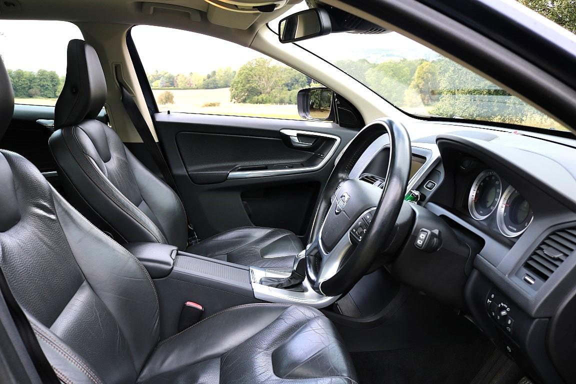 Volvo XC60 2.4 D5 SE Lux Nav SUV 5dr Diesel Geartronic AWD Euro 5 (215 ps)