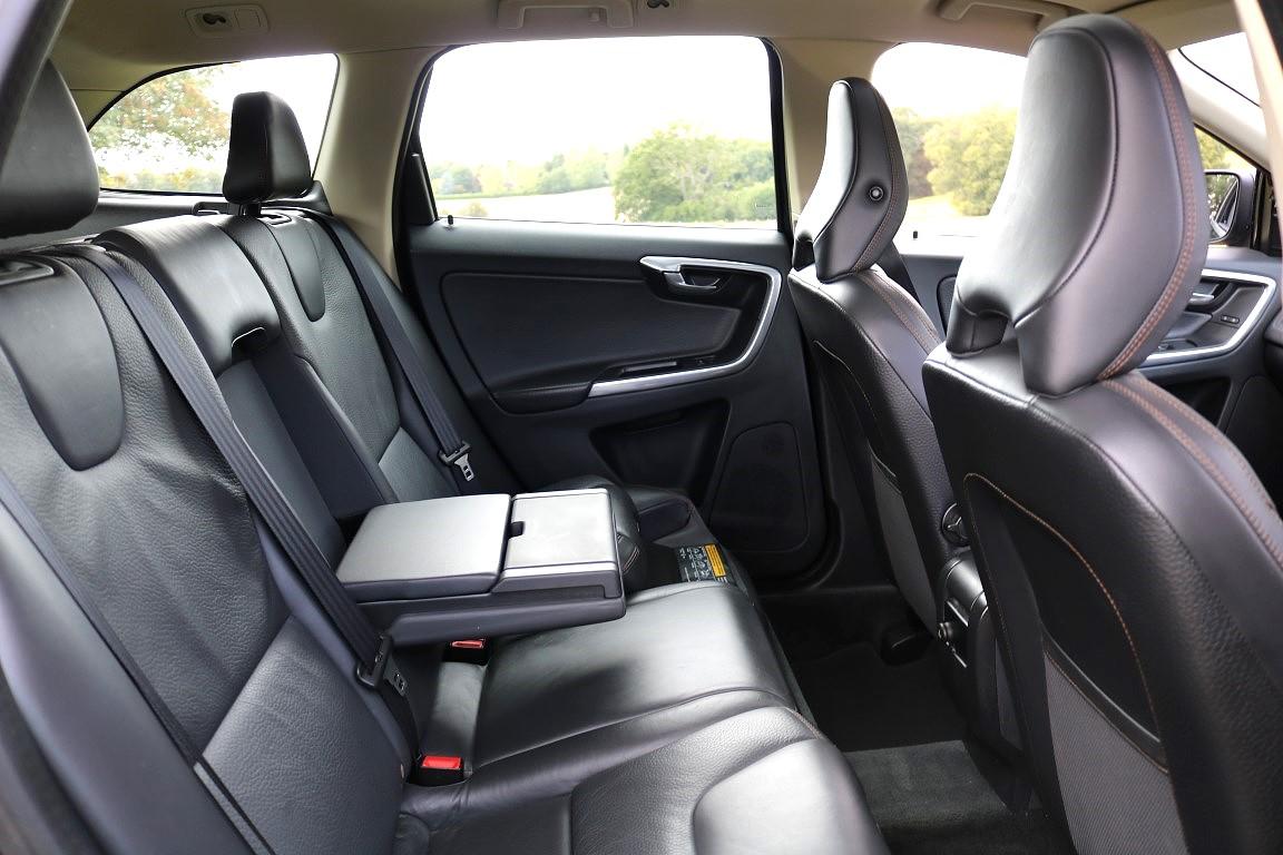 Volvo XC60 2.4 D5 SE Lux Nav SUV 5dr Diesel Geartronic AWD Euro 5 (215 ps)