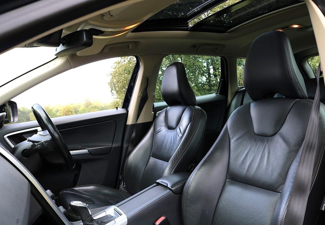 Volvo XC60 2.4 D5 SE Lux Nav SUV 5dr Diesel Geartronic AWD Euro 5 (215 ps)