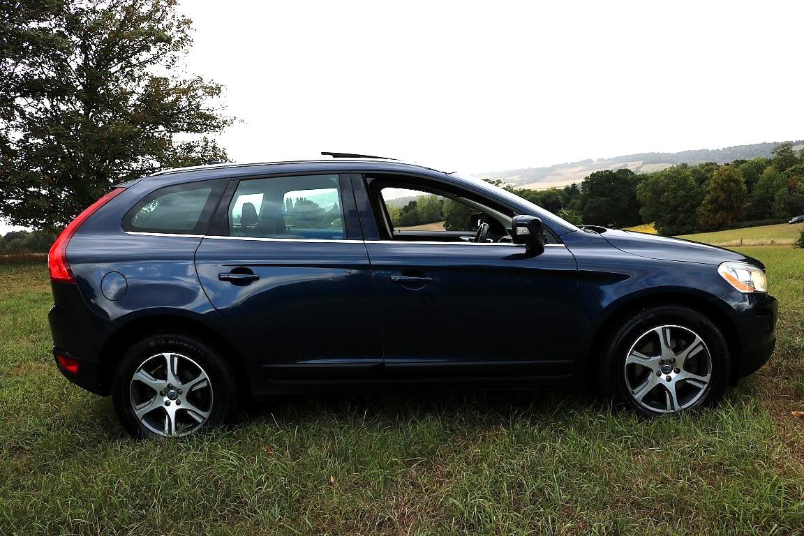 Volvo XC60 2.4 D5 SE Lux Nav SUV 5dr Diesel Geartronic AWD Euro 5 (215 ps)