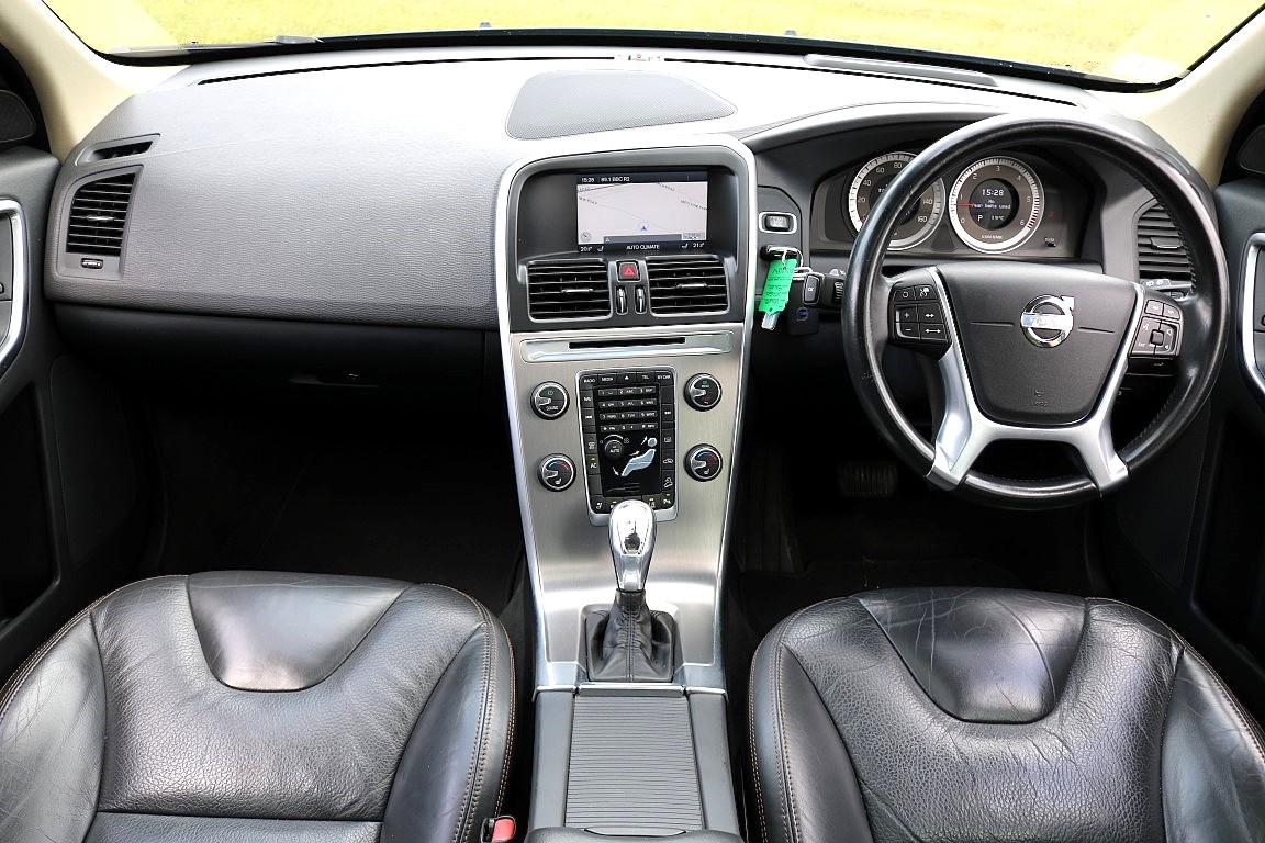 Volvo XC60 2.4 D5 SE Lux Nav SUV 5dr Diesel Geartronic AWD Euro 5 (215 ps)