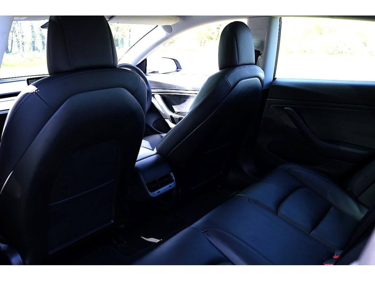 Tesla Model 3 Performance (1 Owner+PERFORMANCE Pack+Autopilot+Great Value) 0.0 4dr Saloon Automatic Electric