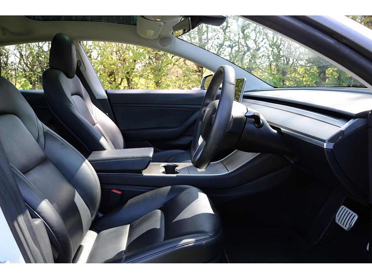 Tesla Model 3 Performance (1 Owner+PERFORMANCE Pack+Autopilot+Great Value) 0.0 4dr Saloon Automatic Electric