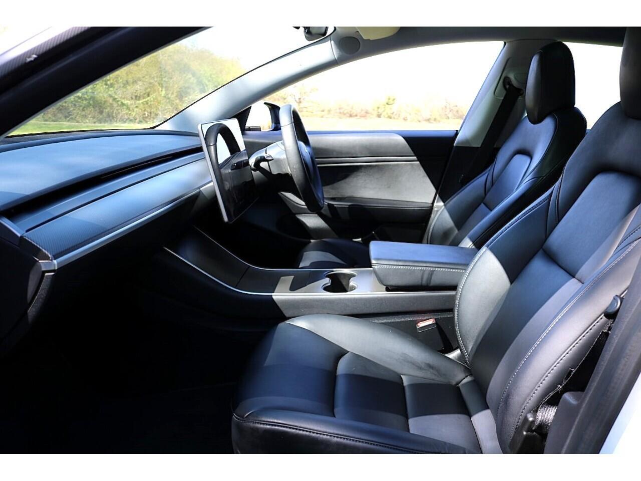 Tesla Model 3 Performance (1 Owner+PERFORMANCE Pack+Autopilot+Great Value) 0.0 4dr Saloon Automatic Electric