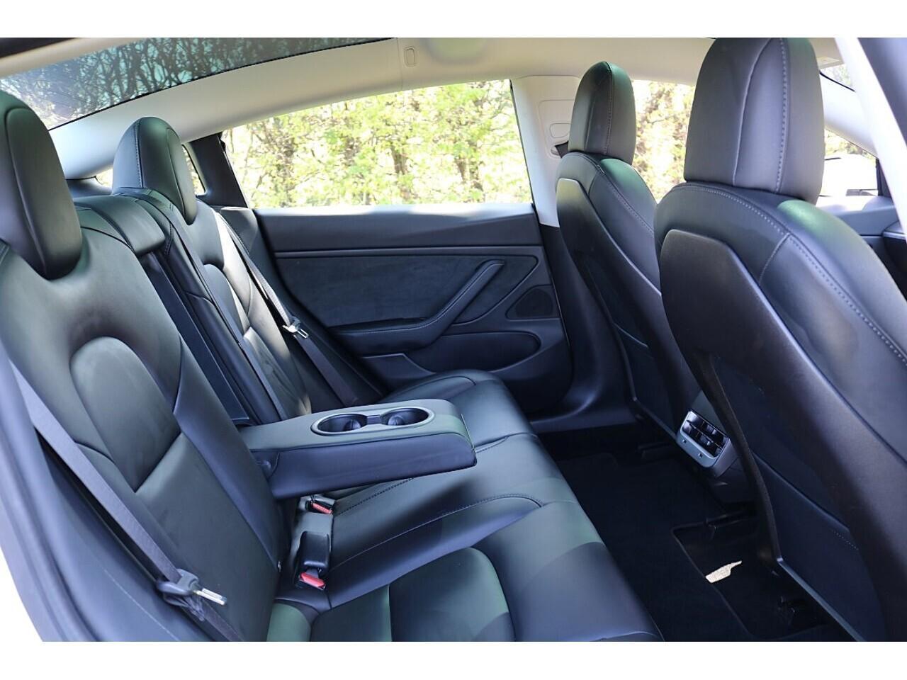 Tesla Model 3 Performance (1 Owner+PERFORMANCE Pack+Autopilot+Great Value) 0.0 4dr Saloon Automatic Electric