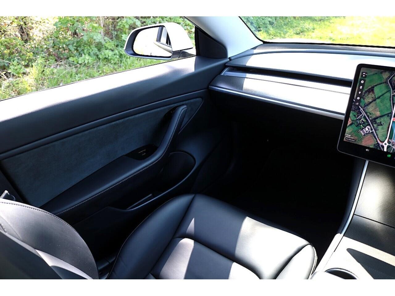 Tesla Model 3 Performance (1 Owner+PERFORMANCE Pack+Autopilot+Great Value) 0.0 4dr Saloon Automatic Electric