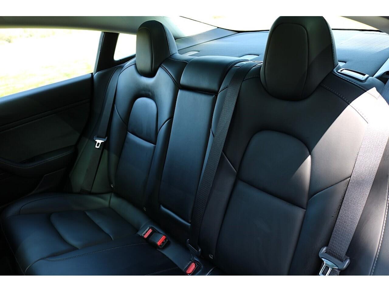 Tesla Model 3 Performance (1 Owner+PERFORMANCE Pack+Autopilot+Great Value) 0.0 4dr Saloon Automatic Electric