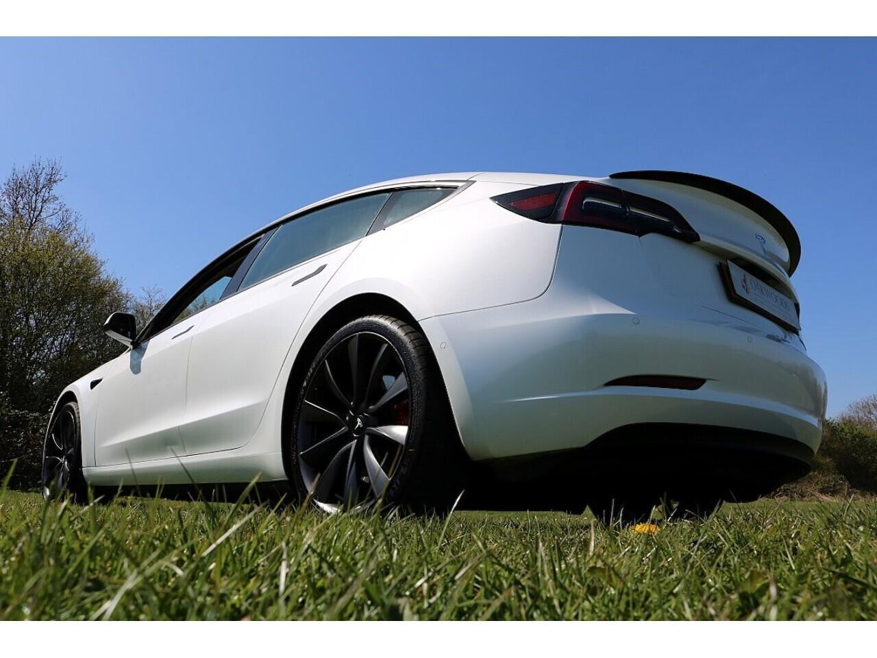 Tesla Model 3 Performance (1 Owner+PERFORMANCE Pack+Autopilot+Great Value) 0.0 4dr Saloon Automatic Electric