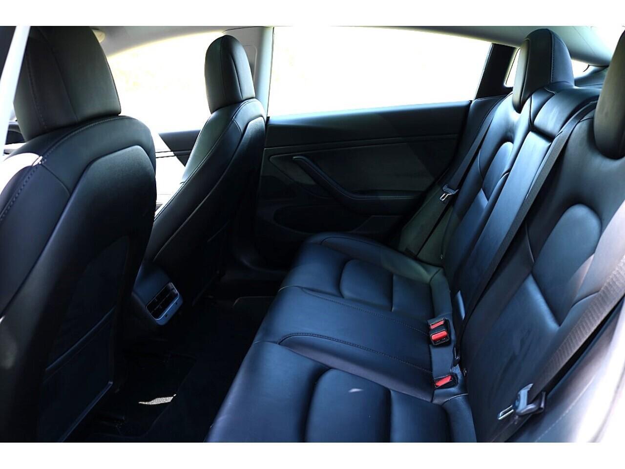 Tesla Model 3 Performance (1 Owner+PERFORMANCE Pack+Autopilot+Great Value) 0.0 4dr Saloon Automatic Electric