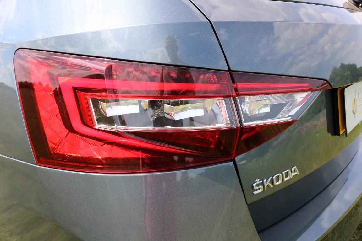 Skoda Superb 2.0 TDI SportLine Estate 5dr Diesel DSG Euro 6 (s/s) (190 ps)