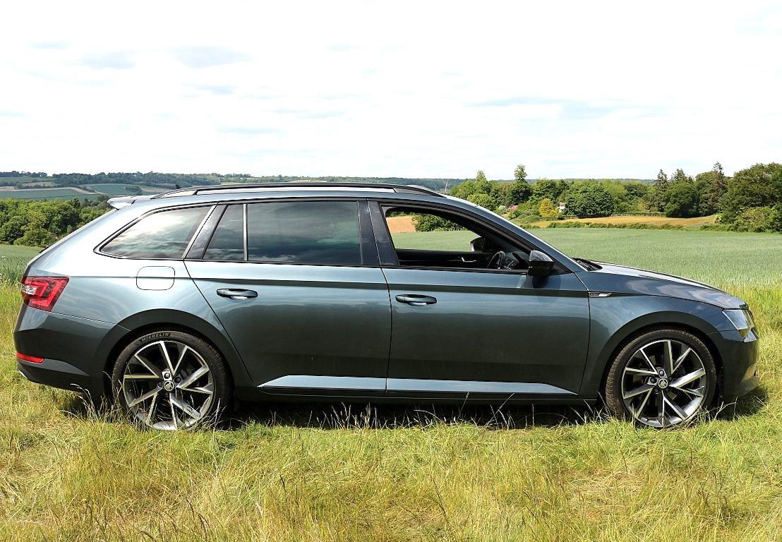 Skoda Superb 2.0 TDI SportLine Estate 5dr Diesel DSG Euro 6 (s/s) (190 ps)