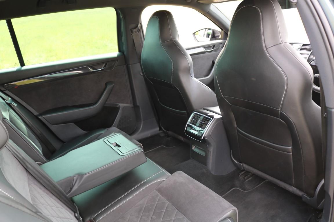 Skoda Superb 2.0 TDI SportLine Estate 5dr Diesel DSG Euro 6 (s/s) (190 ps)