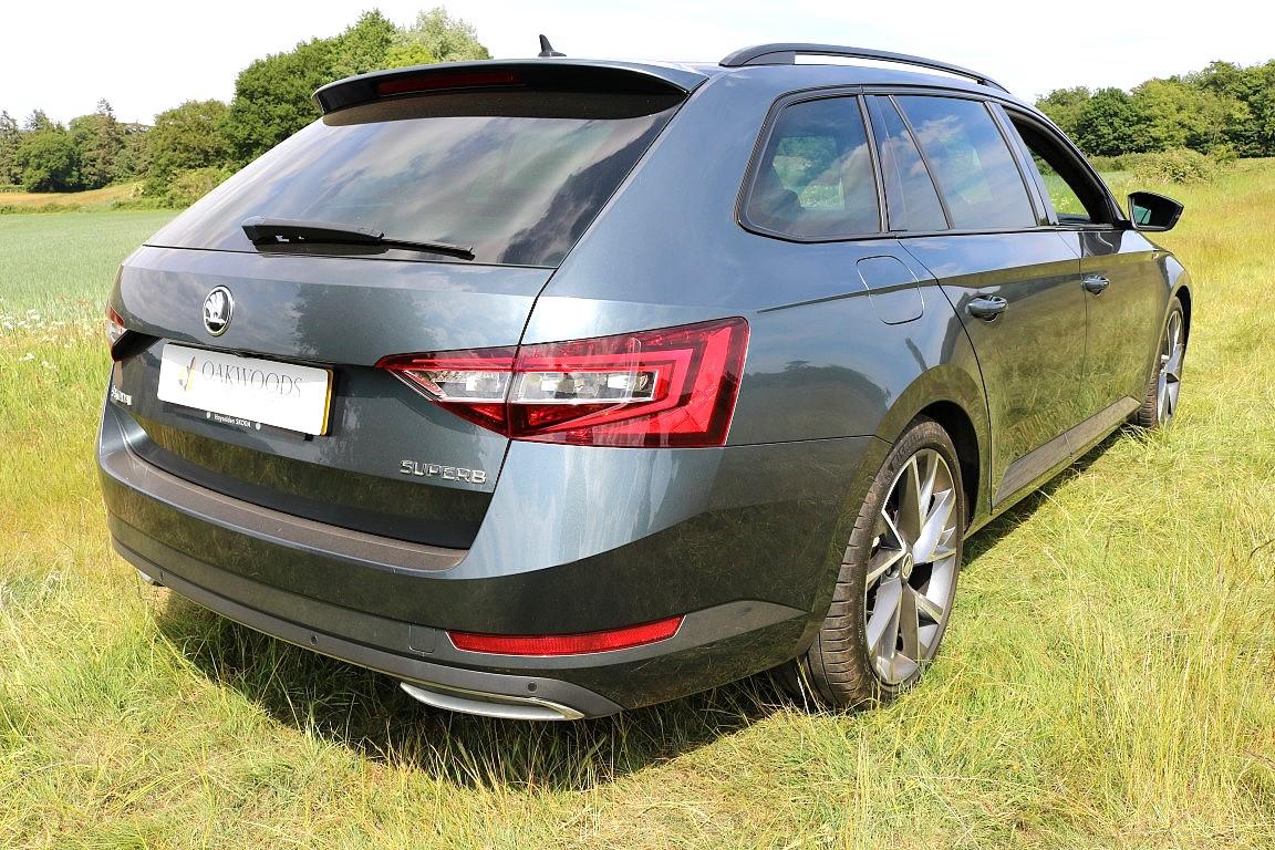 Skoda Superb 2.0 TDI SportLine Estate 5dr Diesel DSG Euro 6 (s/s) (190 ps)