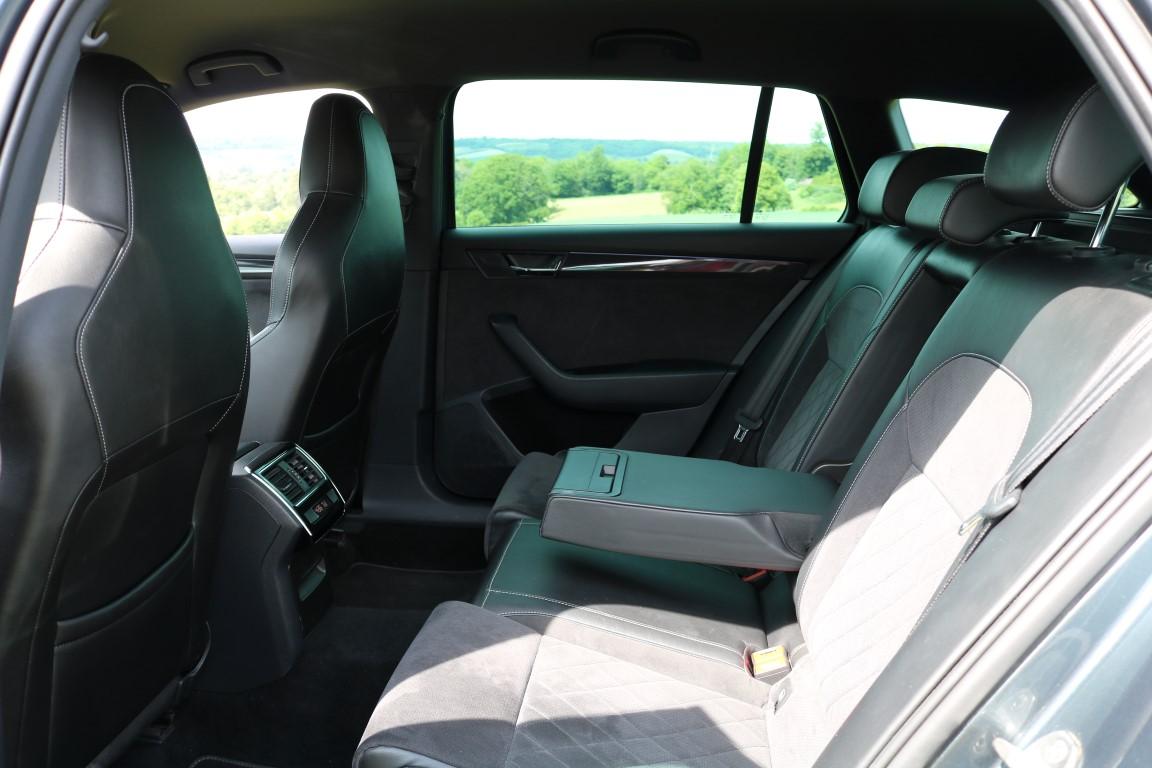 Skoda Superb 2.0 TDI SportLine Estate 5dr Diesel DSG Euro 6 (s/s) (190 ps)