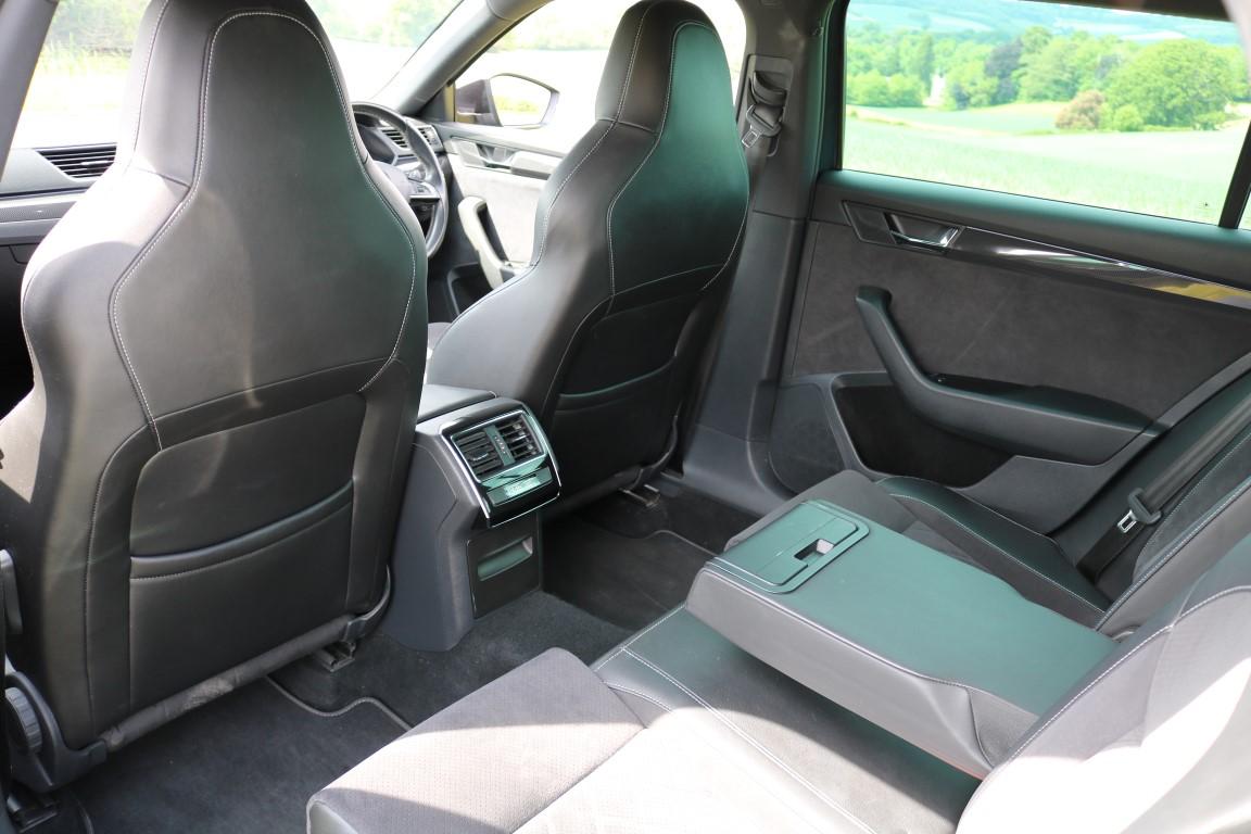 Skoda Superb 2.0 TDI SportLine Estate 5dr Diesel DSG Euro 6 (s/s) (190 ps)