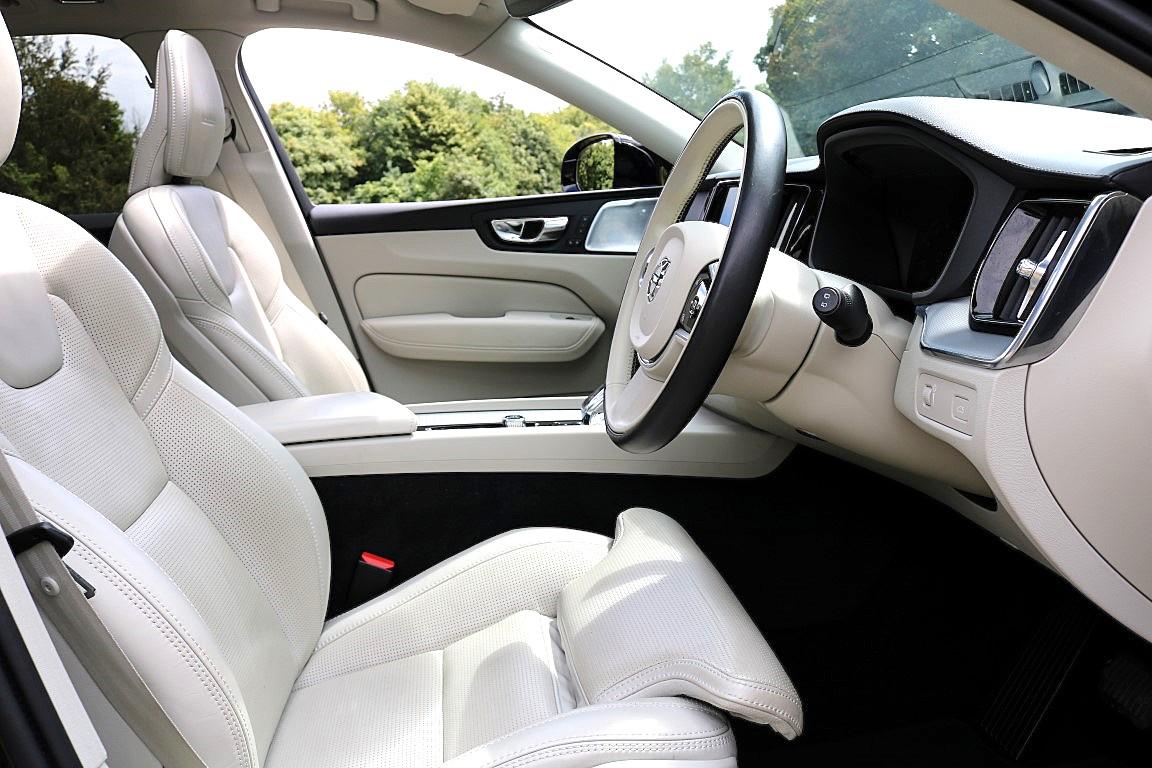Volvo XC60 2.0 B5 MHEV Inscription Pro SUV 5dr Diesel Hybrid Auto AWD Euro 6 (s/s) (235 ps)