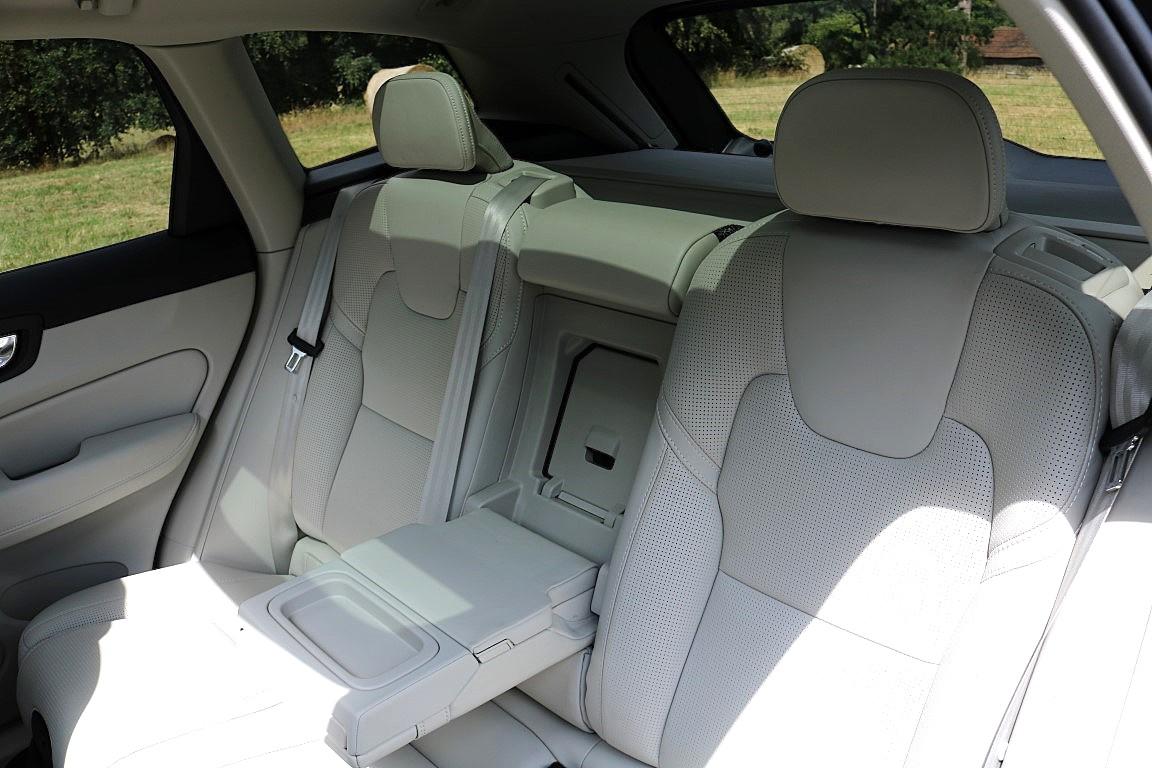 Volvo XC60 2.0 B5 MHEV Inscription Pro SUV 5dr Diesel Hybrid Auto AWD Euro 6 (s/s) (235 ps)