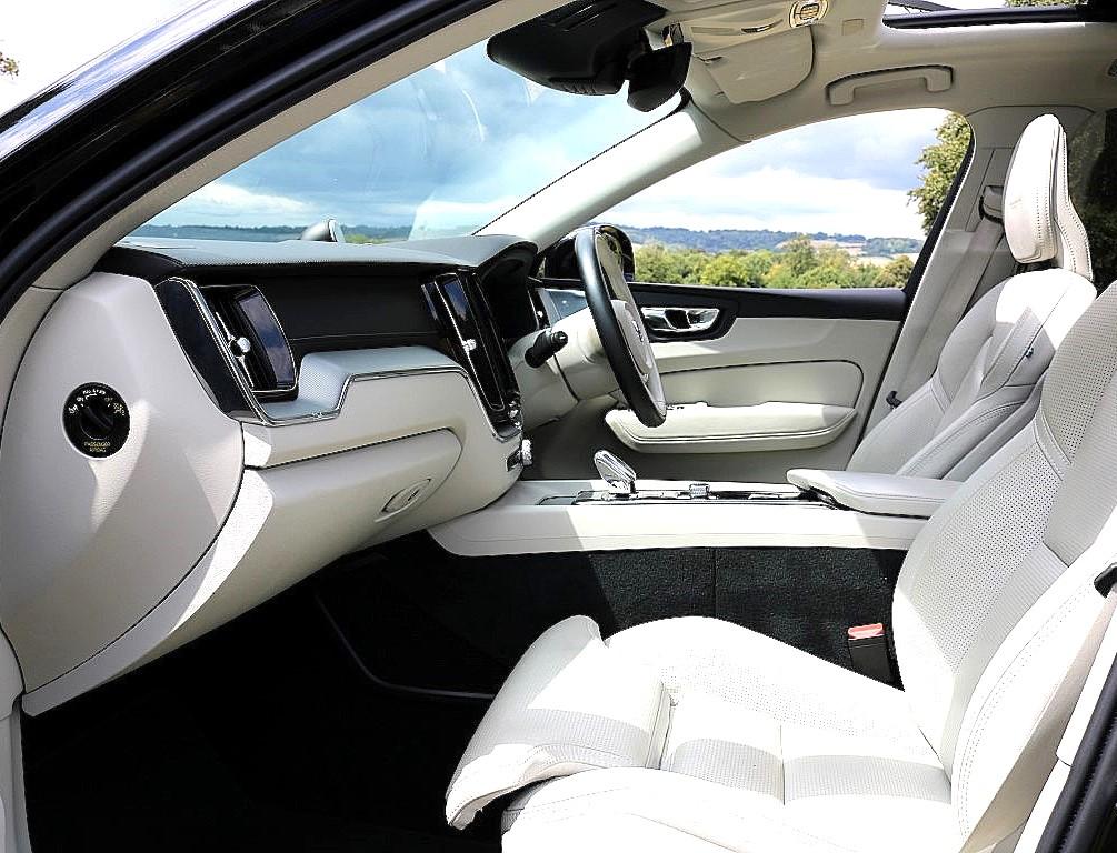 Volvo XC60 2.0 B5 MHEV Inscription Pro SUV 5dr Diesel Hybrid Auto AWD Euro 6 (s/s) (235 ps)