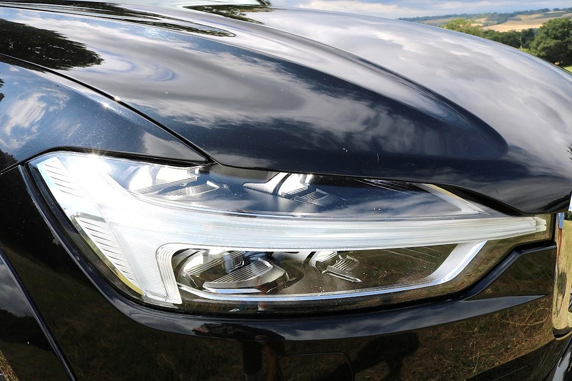 Volvo XC60 2.0 B5 MHEV Inscription Pro SUV 5dr Diesel Hybrid Auto AWD Euro 6 (s/s) (235 ps)