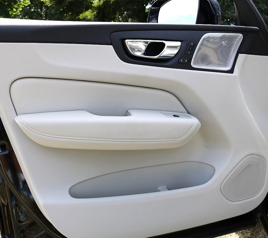 Volvo XC60 2.0 B5 MHEV Inscription Pro SUV 5dr Diesel Hybrid Auto AWD Euro 6 (s/s) (235 ps)