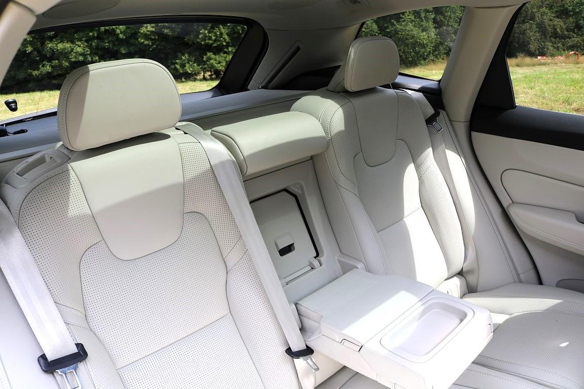 Volvo XC60 2.0 B5 MHEV Inscription Pro SUV 5dr Diesel Hybrid Auto AWD Euro 6 (s/s) (235 ps)