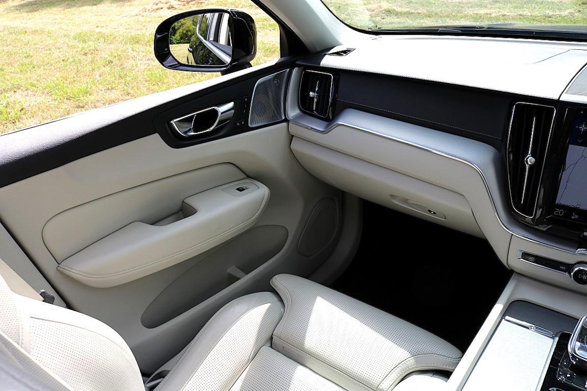 Volvo XC60 2.0 B5 MHEV Inscription Pro SUV 5dr Diesel Hybrid Auto AWD Euro 6 (s/s) (235 ps)