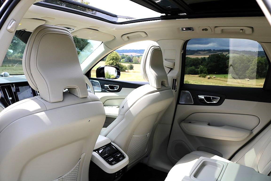 Volvo XC60 2.0 B5 MHEV Inscription Pro SUV 5dr Diesel Hybrid Auto AWD Euro 6 (s/s) (235 ps)
