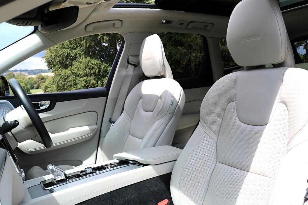 Volvo XC60 2.0 B5 MHEV Inscription Pro SUV 5dr Diesel Hybrid Auto AWD Euro 6 (s/s) (235 ps)