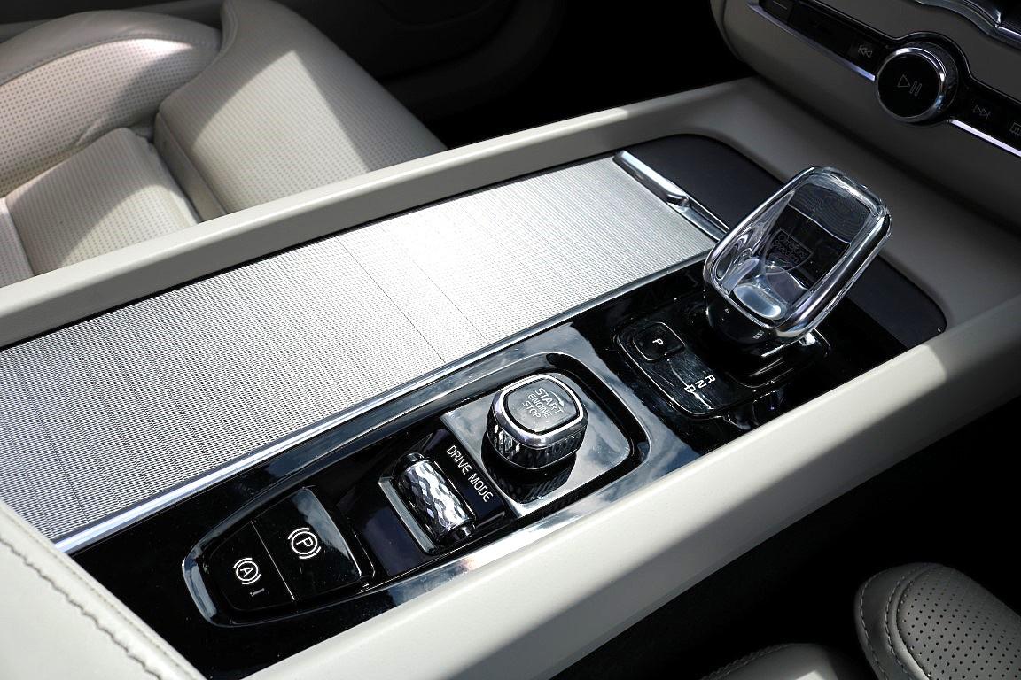 Volvo XC60 2.0 B5 MHEV Inscription Pro SUV 5dr Diesel Hybrid Auto AWD Euro 6 (s/s) (235 ps)