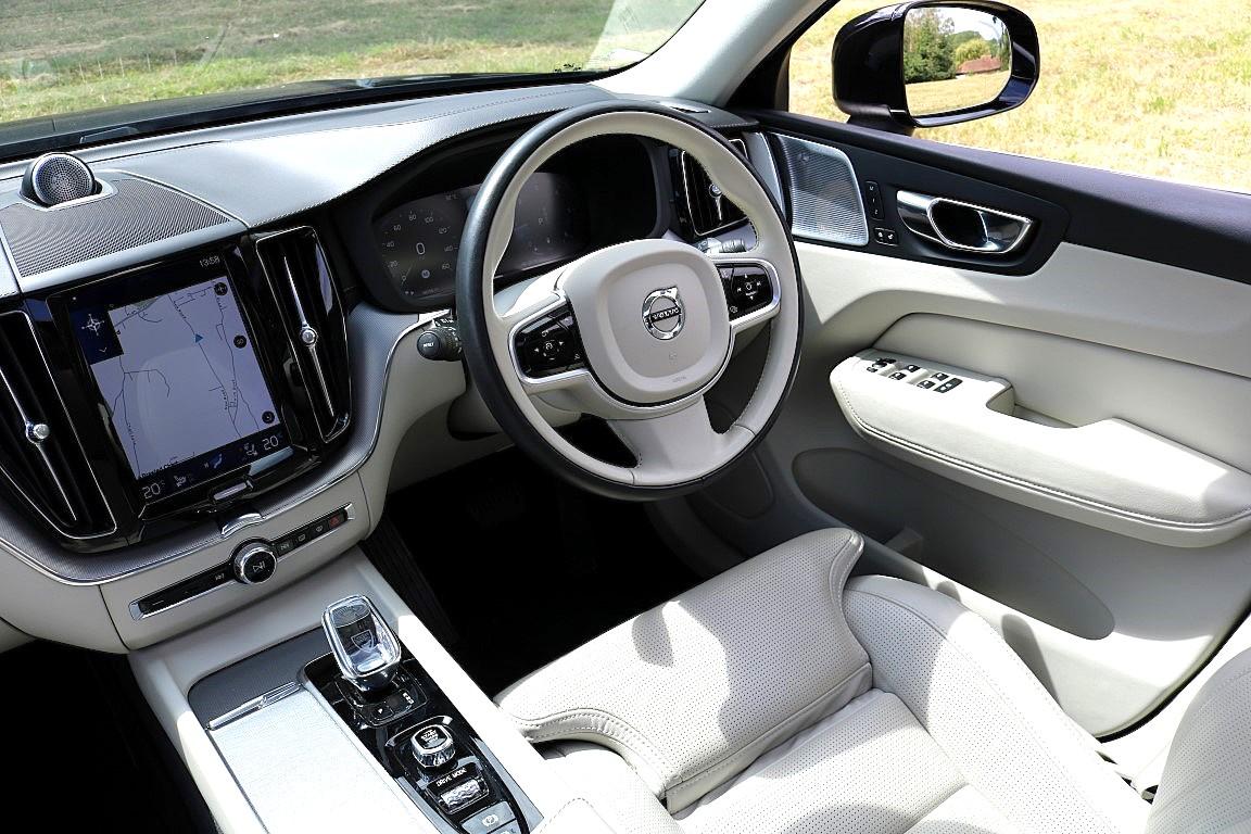Volvo XC60 2.0 B5 MHEV Inscription Pro SUV 5dr Diesel Hybrid Auto AWD Euro 6 (s/s) (235 ps)