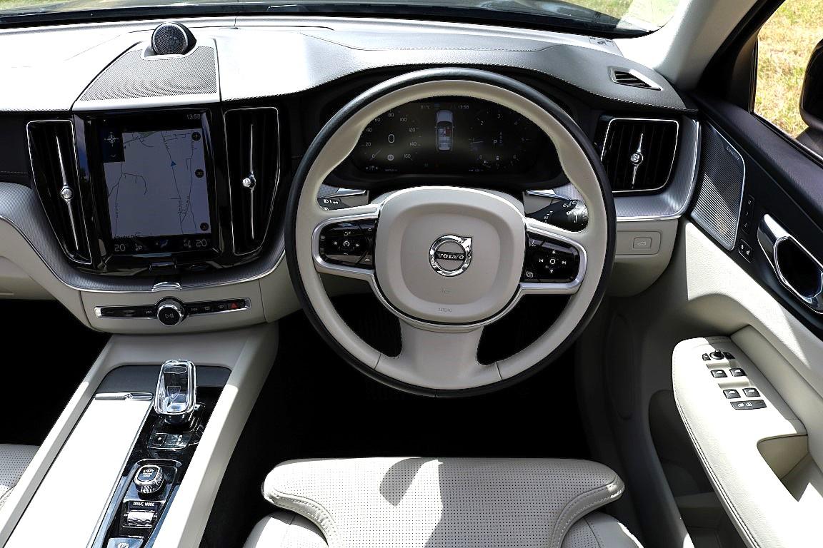 Volvo XC60 2.0 B5 MHEV Inscription Pro SUV 5dr Diesel Hybrid Auto AWD Euro 6 (s/s) (235 ps)