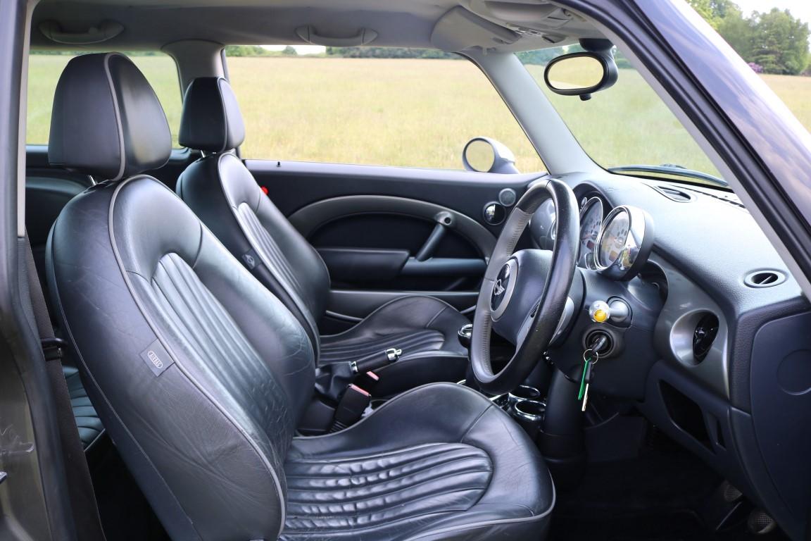 MINI Hatch 1.6 Cooper Park Lane Hatchback 3dr Petrol Manual Euro 4 (116 bhp)