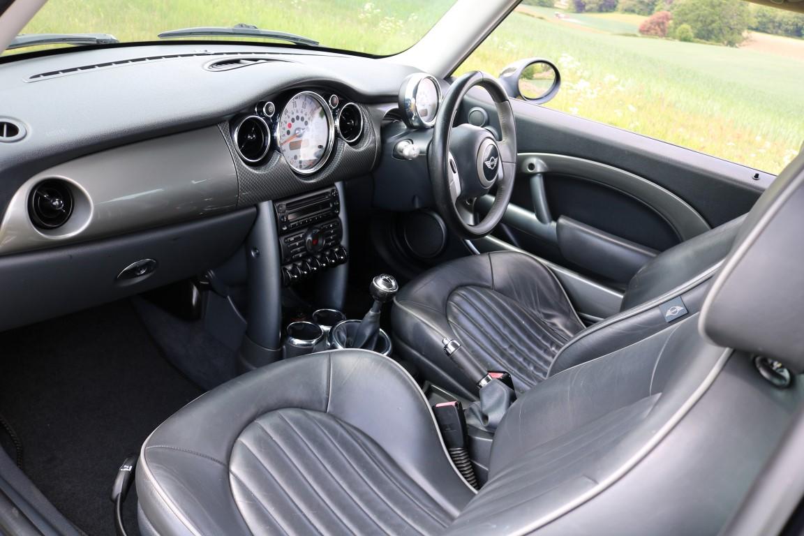 MINI Hatch 1.6 Cooper Park Lane Hatchback 3dr Petrol Manual Euro 4 (116 bhp)