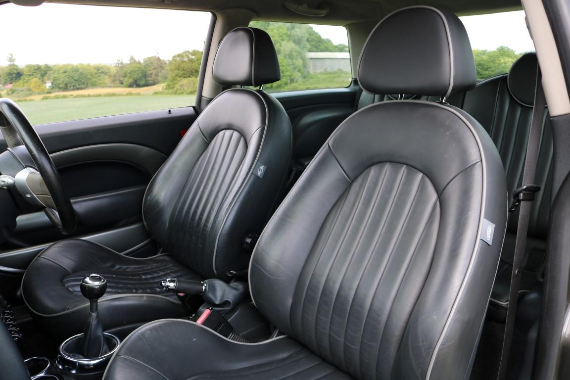 MINI Hatch 1.6 Cooper Park Lane Hatchback 3dr Petrol Manual Euro 4 (116 bhp)