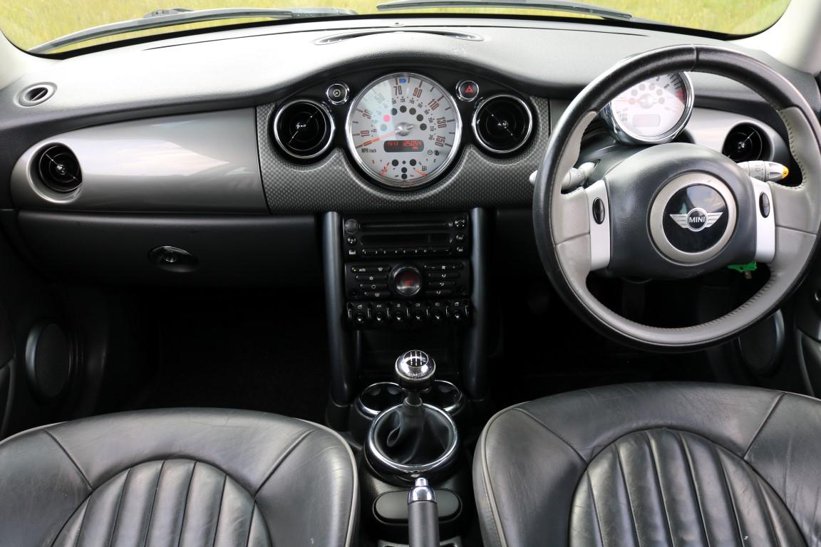 MINI Hatch 1.6 Cooper Park Lane Hatchback 3dr Petrol Manual Euro 4 (116 bhp)