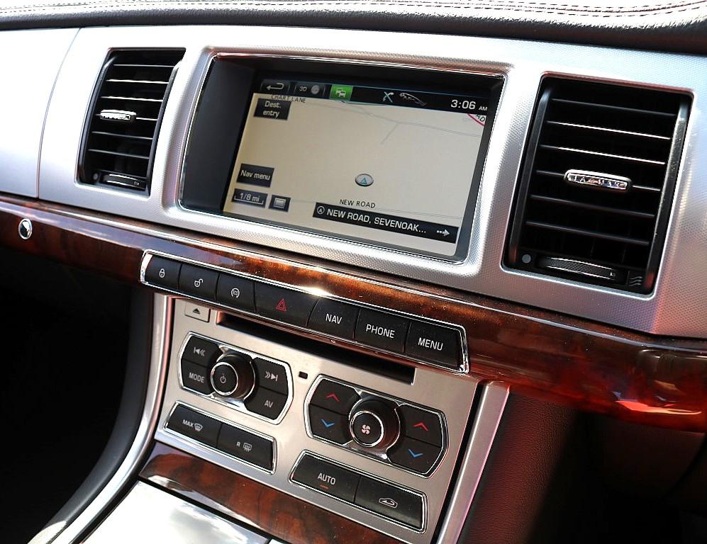 Jaguar XF 2.2d Luxury Sportbrake 5dr Diesel Auto Euro 5 (s/s) (163 ps)