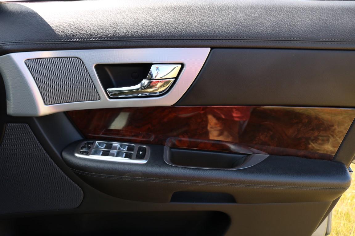 Jaguar XF 2.2d Luxury Sportbrake 5dr Diesel Auto Euro 5 (s/s) (163 ps)