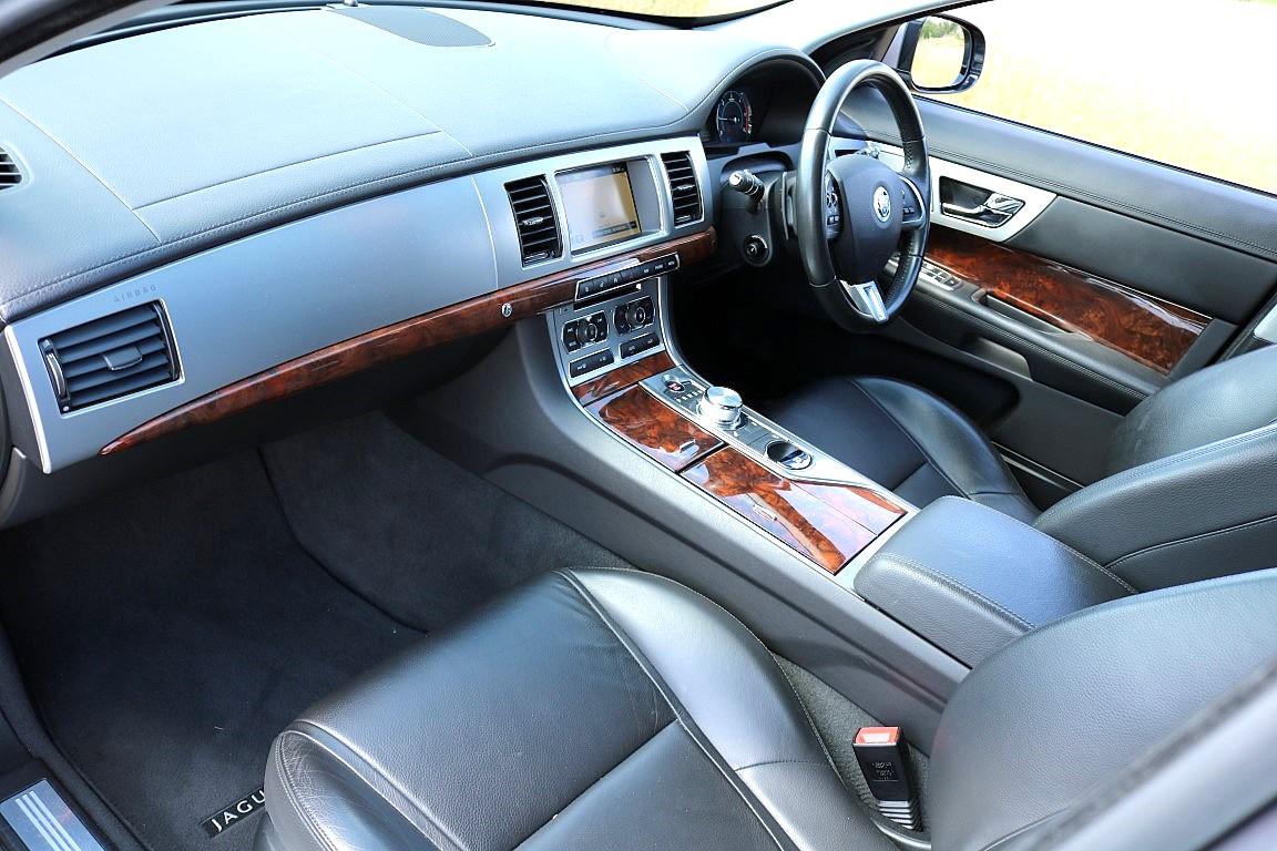 Jaguar XF 2.2d Luxury Sportbrake 5dr Diesel Auto Euro 5 (s/s) (163 ps)
