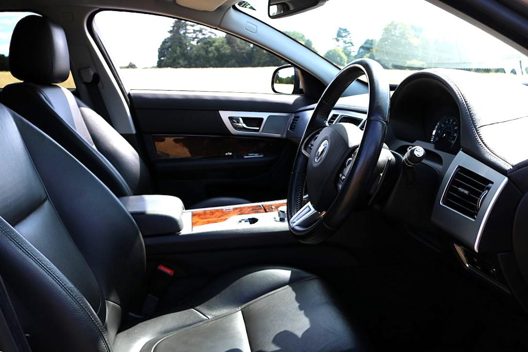Jaguar XF 2.2d Luxury Sportbrake 5dr Diesel Auto Euro 5 (s/s) (163 ps)