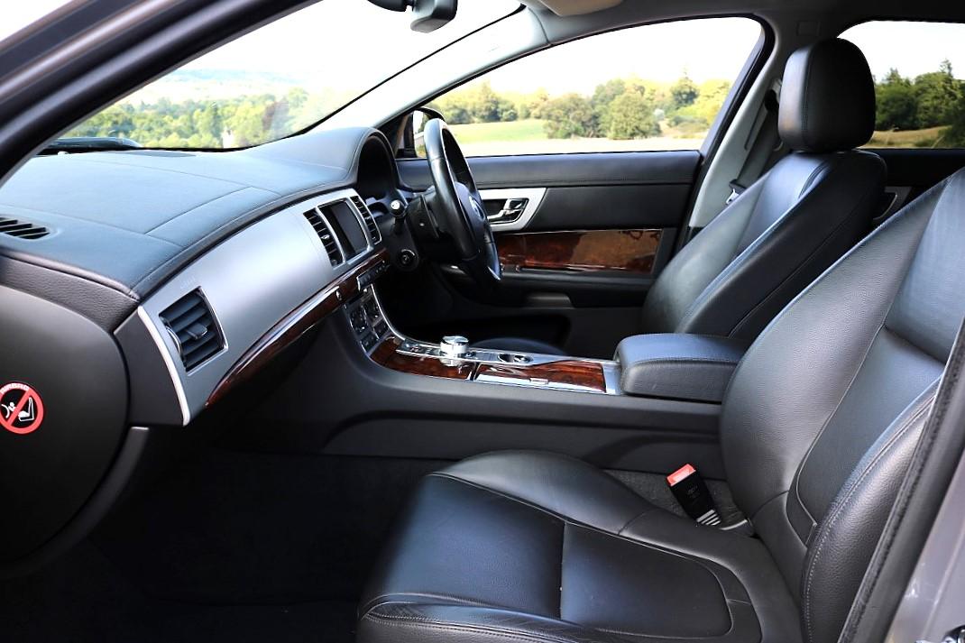 Jaguar XF 2.2d Luxury Sportbrake 5dr Diesel Auto Euro 5 (s/s) (163 ps)