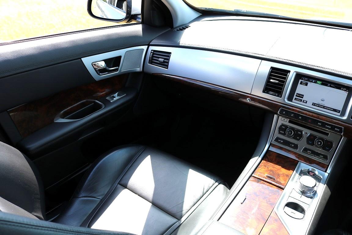 Jaguar XF 2.2d Luxury Sportbrake 5dr Diesel Auto Euro 5 (s/s) (163 ps)