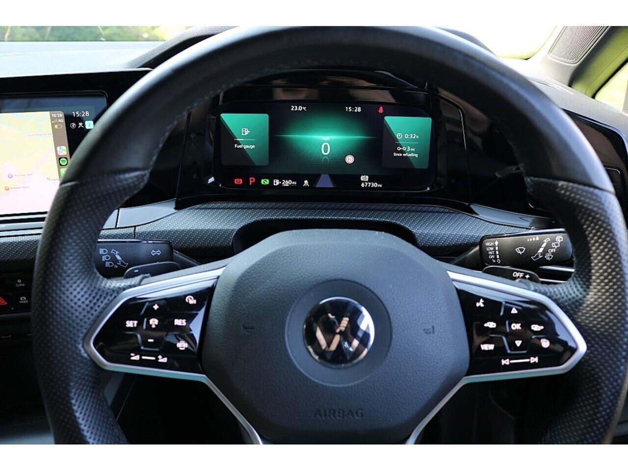 Volkswagen Golf 2.0 TDI R-Line (Heated Wheel+18