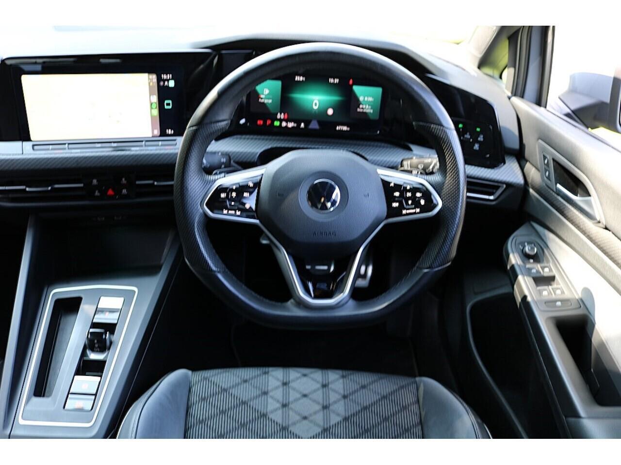 Volkswagen Golf 2.0 TDI R-Line (Heated Wheel+18