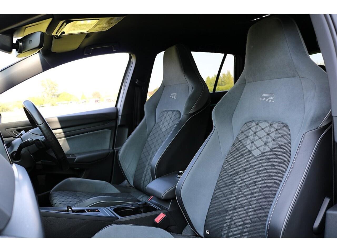 Volkswagen Golf 2.0 TDI R-Line (Heated Wheel+18
