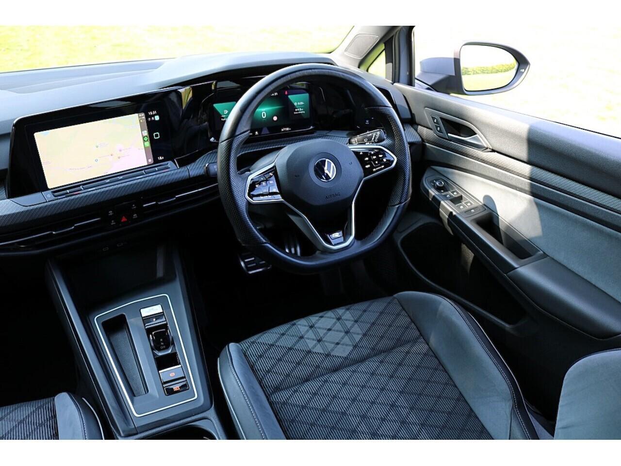 Volkswagen Golf 2.0 TDI R-Line (Heated Wheel+18
