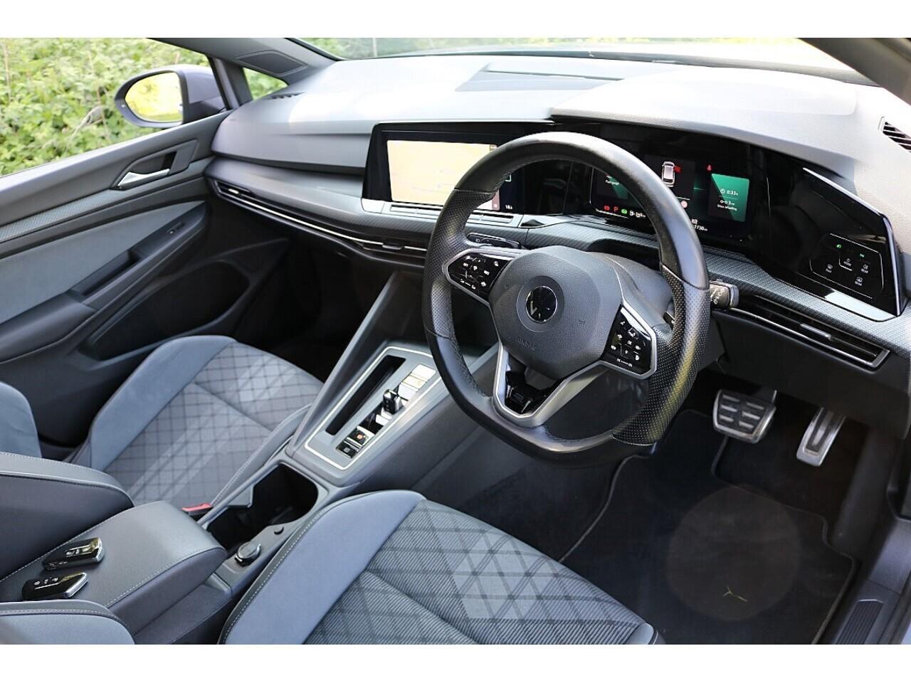 Volkswagen Golf 2.0 TDI R-Line (Heated Wheel+18